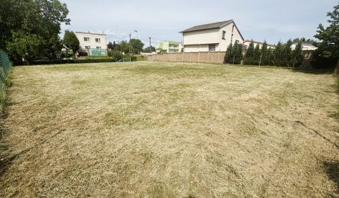 Stavať môžete prakticky okamžite, 728 m², stavebné povolenie + projekt