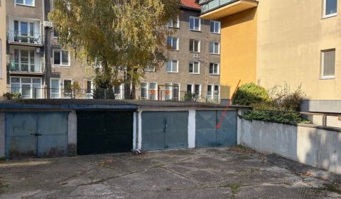 Garáž na  Súťažnej ulici 
