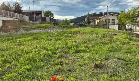 Slnečný stavebný pozemok s panoramatickým výhľadom – Rudina (SŠ)