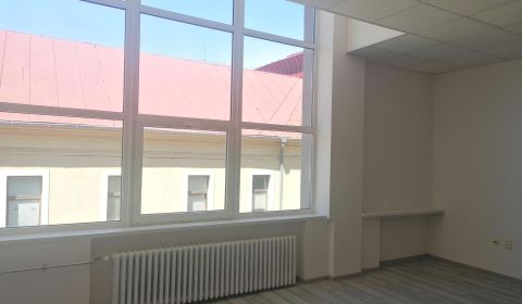 MASARYKOVA: VOĽNÁ kancelária, 46 m2, 3.p. - VÝŤAH + PARKOVANIE