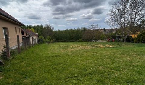 Stavebný pozemok 1 403 m² v tichej lokalite obce Kolta