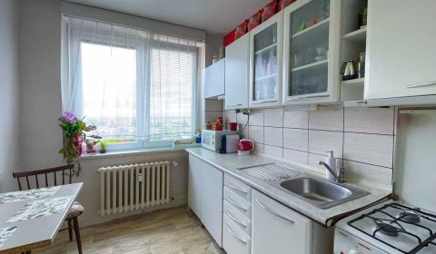 Predaj: Priestranný 3-izbový Byt s Balkónom a Potenciálom na Východe!