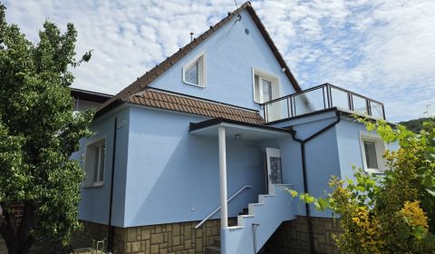 Priestranný 5-izbový dom s výťahom a veľkou záhradou