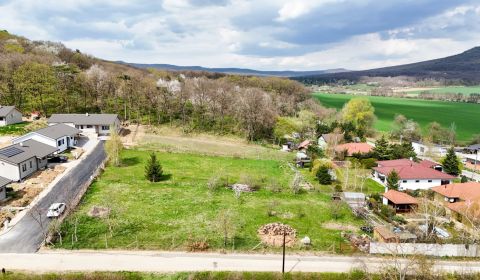 Nádherný pozemok pri lese - 687 m2 - Jelenec