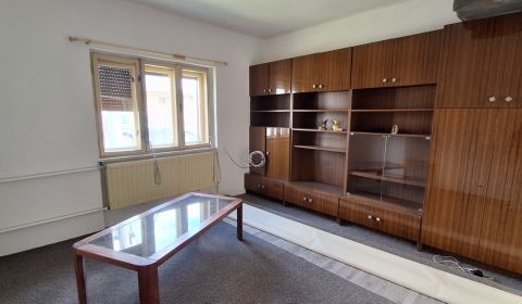 PREDAJ: Rodinný dom s pozemkom 2 452 m2 - IŽA, okr. KN