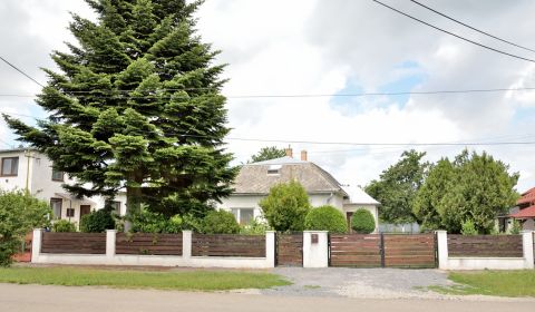 Rodinný dom s veľkým pozemkom pri Michalovciach – priestor pre rodinu.