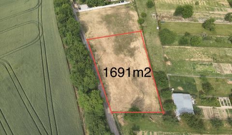 INVESTIČNÝ POZEMOK, 1691 m2, BÍŇOVCE