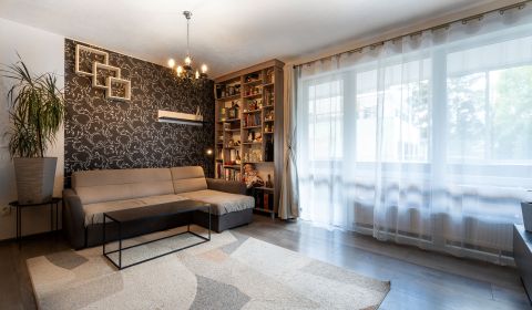 Zariadený 3 izbový byt s balkónom a dvorom v Detve na predaj