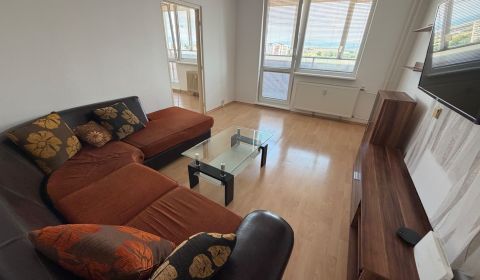 3 izbový byt s 2 balkónmi Topoľčany 
