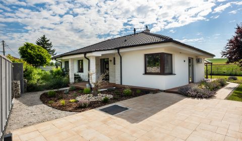 Moderný, zariadený, 4 izbový rodinný dom - v obci Andač (Zbehy)