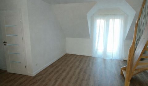 MODERNÉ BÝVANIE PRI RIEKE – NOVÝ 2-IZBOVÝ BYT S BALKÓNOM V TOMÁŠIKOVE