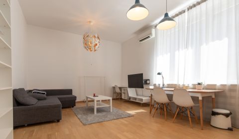 Dizajnový 2i byt v centre, Staré Mesto