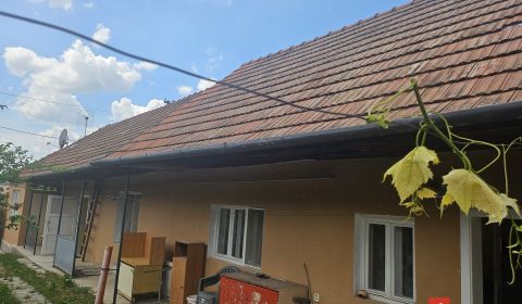 Ponúkame na predaj útulný 3i rodinný dom s dvoma bytovými jednotkami