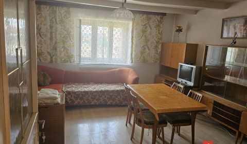 Ponúkame na predaj útulný 3i rodinný dom s dvoma bytovými jednotkami
