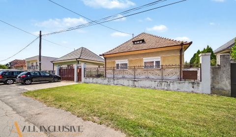 Na predaj 4-izb. rodinný dom s dvojgarážou, Mostová