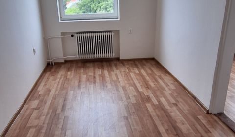 Moderná kancelária na prenájom 30,41 m² v Galante