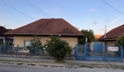 Predáme 5 -izbový rodinný dom - Trávnica