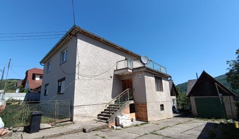 Na predaj rodinný dom s dvomi bytmi v Novej Bani