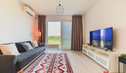 Slnečný 2-izbový byt s balkónom a garážou, Slnečnice, 55 m2