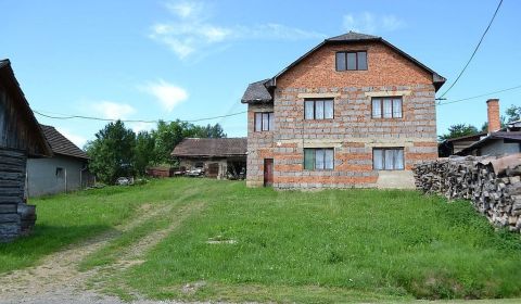 Poschodový dom v okrajovej obci Štefurov - 25árov