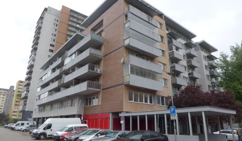 Na predaj garáž v bytovom komplexe Dominant na Námestí hraničiarov