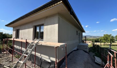 RODINNÝ DOM-DOKONČENÁ NOVOSTAVBA, OKRUŽNÁ PRI PREŠOVE,POZEMOK 620 m2,