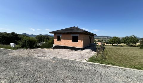 RODINNÝ DOM-DOKONČENÁ NOVOSTAVBA, OKRUŽNÁ PRI PREŠOVE,POZEMOK 620 m2,