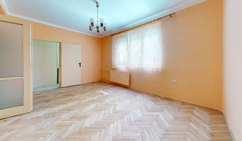 REZERVOVANÉ Príjemný 2-izbový byt s balkónom v tesnej blízkosti centra