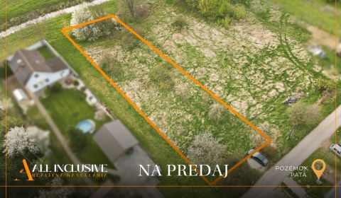 Na predaj priestranný pozemok, Pata