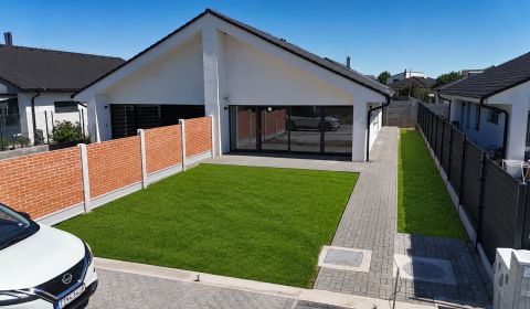ČIASTOČNE ZARIADENÁ NOVOSTAVBA RODINNÉHO DOMU+ OBYTNÉ PODKROVIE-136 m2