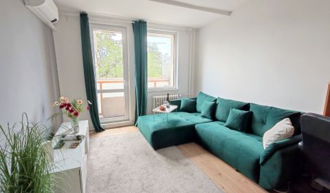 Svetlý 3-izbovýbyt zrekonštruovaný byt s balkónom | Rumančekova