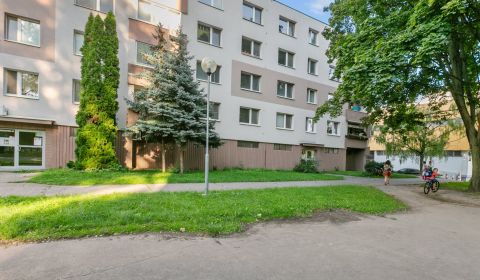 REZERVOVAVÝ V pôvodnom stave 2 izbový byt  na Mamateyovej ul.