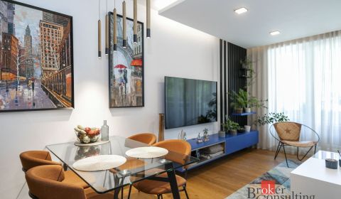 Na predaj priestranný 3-izbový byt s garážovým parkovacím miestom – Ru