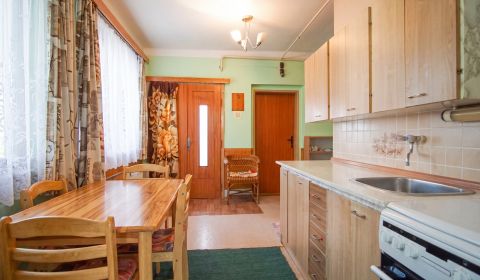 3-izbový rodinný dom s garážou v milionárskej štvrti, Nové Zámky, 673m