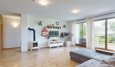 Moderný 4-izbový bungalov v Hrubom Šúre – nízke náklady, bazén, garáž