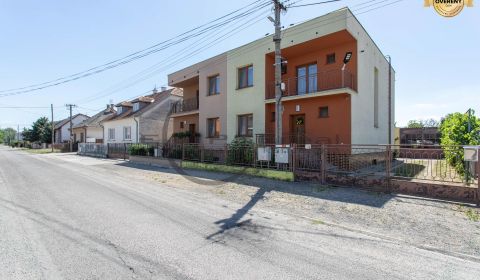 NA PREDAJ priestranný 4-izbový rodinný dom vo Vysokej pri Morave