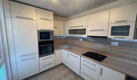Prenajmem pekný 2 izbový byt s balkónom v Nových Zámkoch
