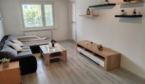 Znížená cena! Prerobený 3 izbový byt na predaj v Komárne