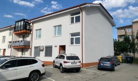 Rezervovaný-Na prenájom 1izbový byt v Slovenskom Grobe 550,- Eur
