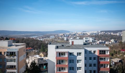1.BCR | 2 – IZB.BYT, ZREKONŠTRUOVANÝ, PIVNICA,MOZARTOVA, BRATISLAVA