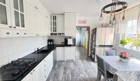 Predám pekný 3 izbový byt s balkónom v Nových Zámkoch