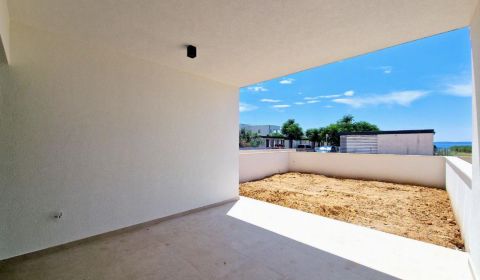CHORVÁTSKO - Priestranný apartmán so záhradkou - PRIVLAKA, ZADAR