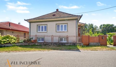 Na predaj 7-izb. posch. rodinný dom s garážou, Ohrady