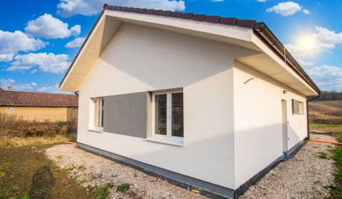 3-izbová novostavba rodinného holodomu v obci Čechy