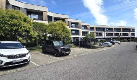 Rezervované!   moderný 2 izbový byt s parking Trnava Pekné Pole!