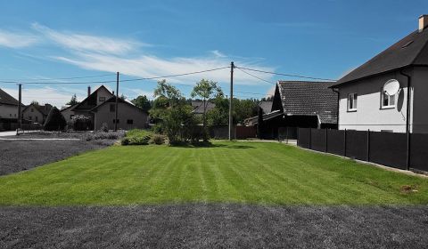 Exkluzívne na predaj – stavebný pozemok v obci Bobrovec, ulica Mlynská