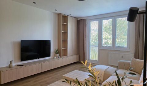 PRENÁJOM - Moderný kompletne zrekonštruovaný byt - NITRA, Centrum