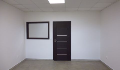 MASARYKOVA: cca 23 m2 VOĽNÉ NEBYTOVÉ priestory s UMÝVADLOM - suterén