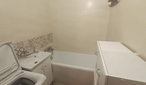 Ponúkame na prenájom 3 izbový byt v Nových Zámkoch