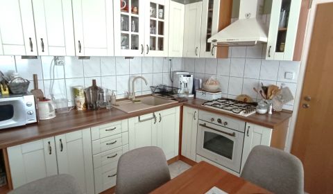PRIPRAVUJEME: na prenájom 3 izbový byt v Nových Zámkoch